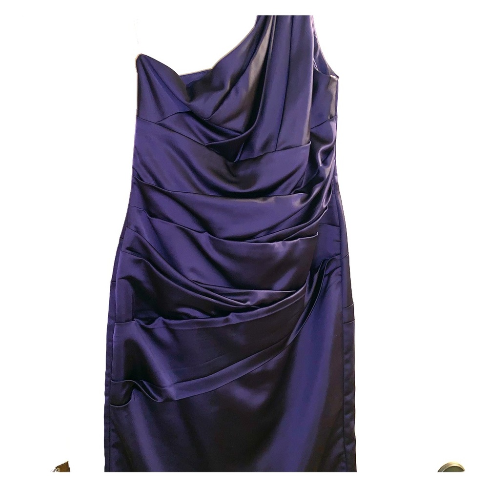 Gorgeous knee length formal dress!